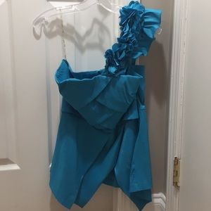 Gorgeous one shoulder top